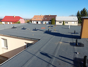 Zateplení stropu rodinného domu pomocí foukané izolace